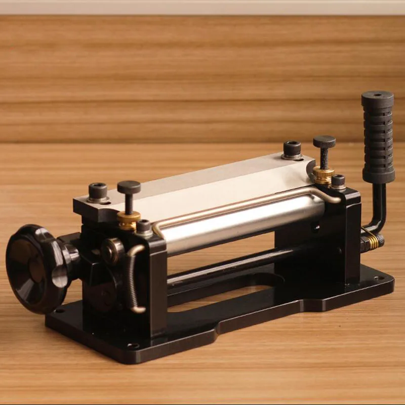 New Manual leather skiver leather peel tools leather splitter vegetable tanned leather peeler
New Manual leather skiver leather peel tools leather splitter vegetable tanned leather peeler