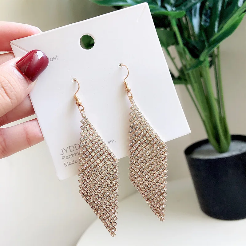 European and American popular han edition of the new shining tassel exaggerated women earrings
European and American popular han edition of the new shining tassel exaggerated women earrings
