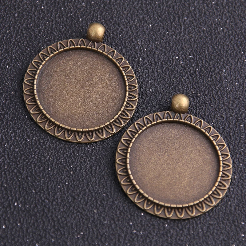 4pcs/lot Antique Bronze Alloy Cameo 32*38mm(Fit 25mm)Round Cabochon Settings Pendant Blanks Jewelry Findings 6B1002
4pcs/lot Antique Bronze Alloy Cameo 32*38mm(Fit 25mm)Round Cabochon Settings Pendant Blanks Jewelry Findings 6B1002