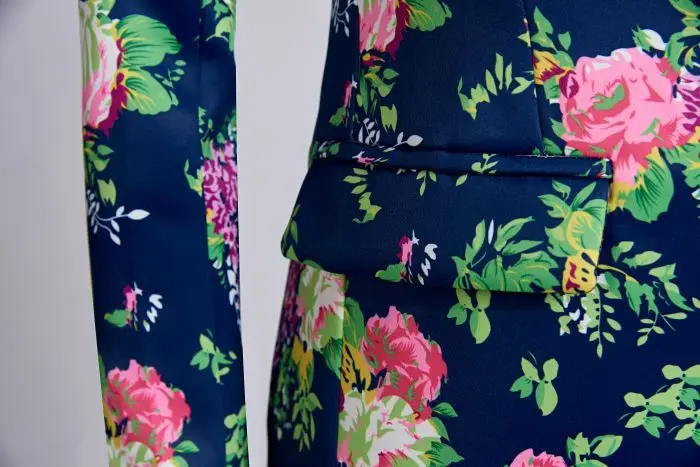 PYJTRL Brand New Tide Men Blazer Designs Dark Blue Pink Flower Pattern Slim Fit Casual Suit Jacket Stylish Wedding Groom Costume
PYJTRL Brand New Tide Men Blazer Designs Dark Blue Pink Flower Pattern Slim Fit Casual Suit Jacket Stylish Wedding Groom Costume