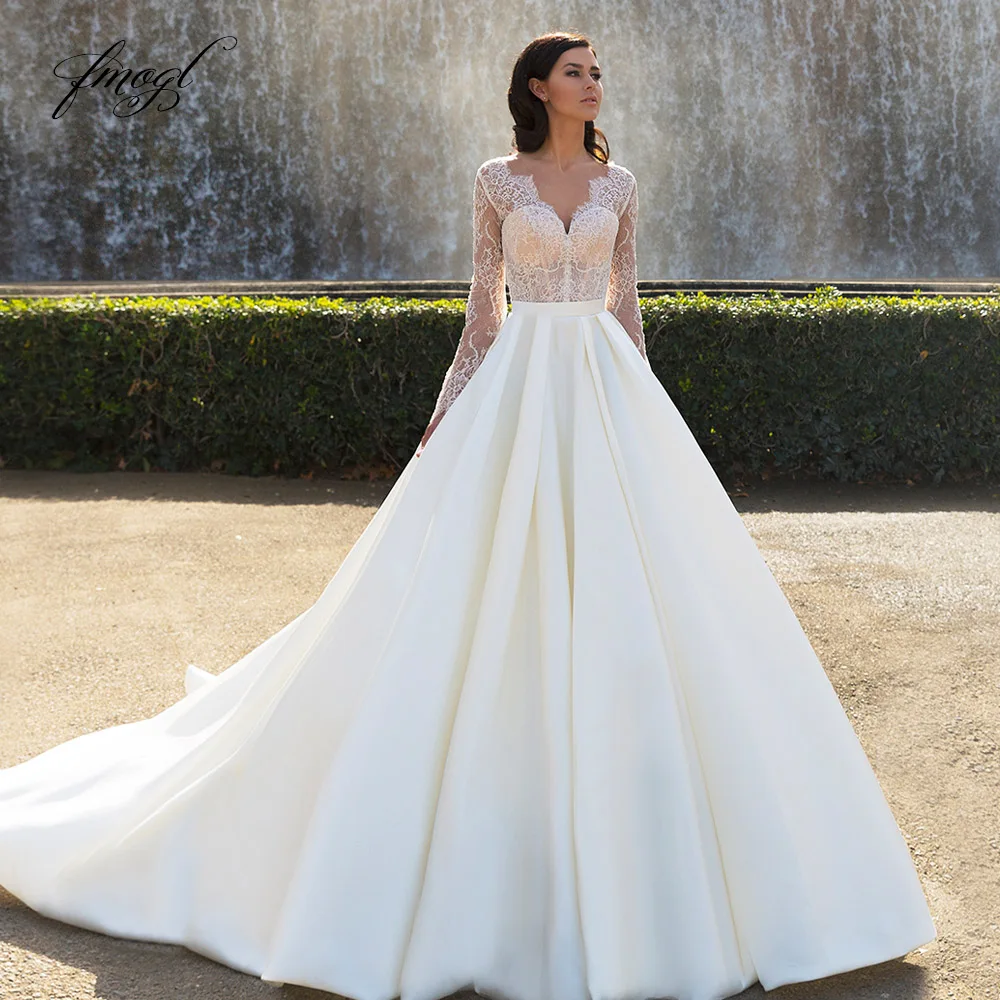 Fmogl Sexy V Neck Long Sleeve Satin Vintage Wedding Dresses 2019 Luxury Appliques Beaded Court Train A Line Bridal Gowns
Fmogl Sexy V Neck Long Sleeve Satin Vintage Wedding Dresses 2019 Luxury Appliques Beaded Court Train A Line Bridal Gowns