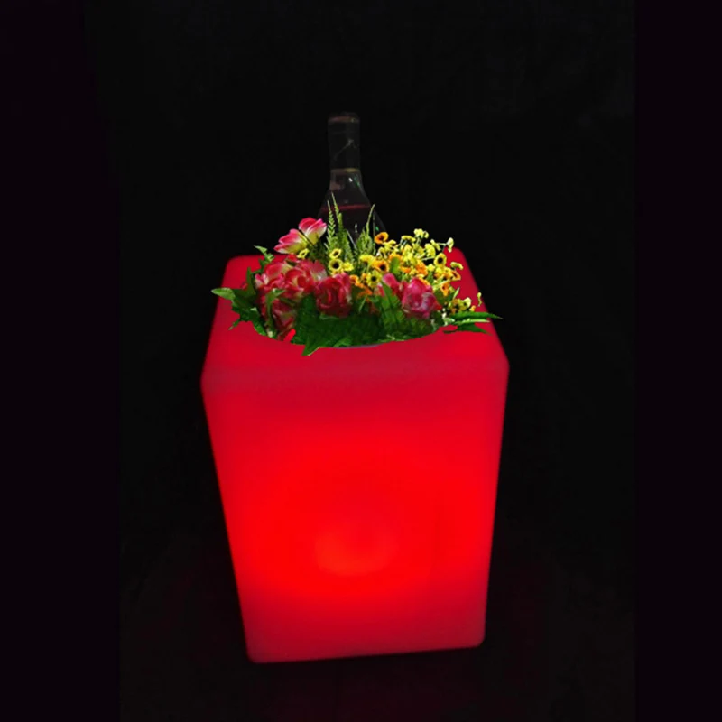 Светодиодная Волшебная настольная лампа L10.5cm * W10.5cm * H15cm, водонепроницаемый 16 цветов, изменяемый световой светильник для журнального бара, б...
Светодиодная Волшебная настольная лампа L10.5cm * W10.5cm * H15cm, водонепроницаемый 16 цветов, изменяемый световой светильник для журнального бара, б...