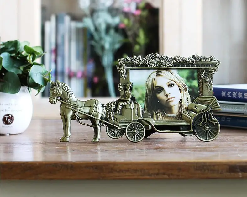 5-inch Classic Horse Carriage Photo Frames for Picture European Foto Frame Table Decor Christmas Gifts ElimElim XC011
5-inch Classic Horse Carriage Photo Frames for Picture European Foto Frame Table Decor Christmas Gifts ElimElim XC011