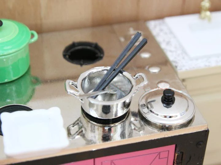 G10-X024 children baby gift Toy 1:12 Dollhouse mini Furniture Miniature rement accessories Noodle soup pot spoon chopsticks set
G10-X024 children baby gift Toy 1:12 Dollhouse mini Furniture Miniature rement accessories Noodle soup pot spoon chopsticks set