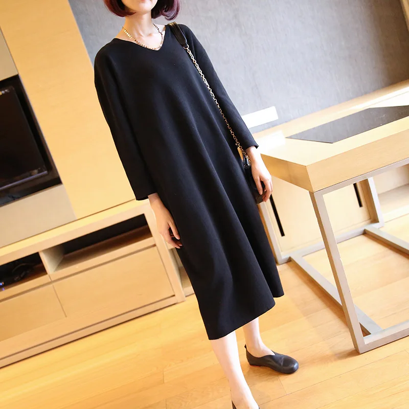 2018 autumn and winter new large size women's V-neck sweater dress loose solid color pullover long sweater
2018 autumn and winter new large size women's V-neck sweater dress loose solid color pullover long sweater