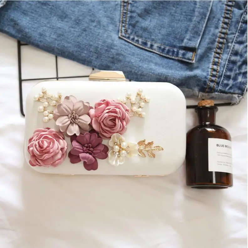 Angelatracy 2019 New Arrival Floral Flower Pearl Handmade PU Chain Women Metal Frame Minaudiere Crossbody Bag Messenger Bags
Angelatracy 2019 New Arrival Floral Flower Pearl Handmade PU Chain Women Metal Frame Minaudiere Crossbody Bag Messenger Bags