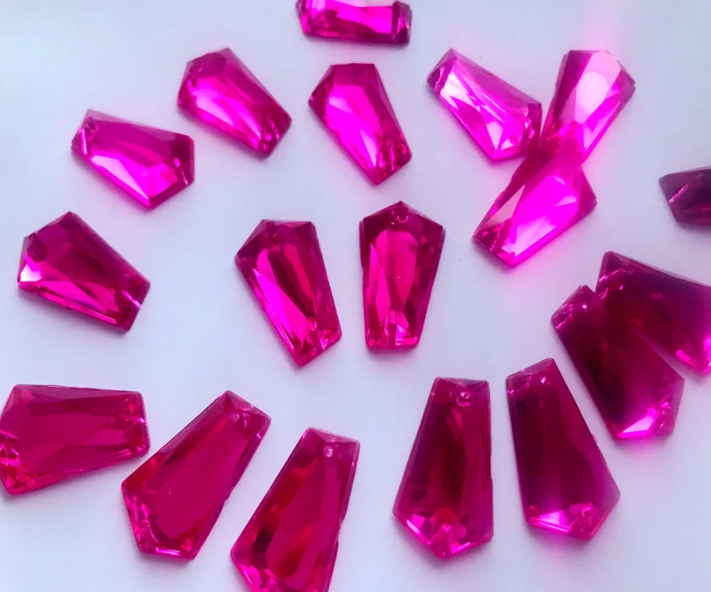 14*23mm sew on Arcyl crystal Alien shape rose red rhinestone flatback strass Diamond hand sewing stone 100pcs/bag
14*23mm sew on Arcyl crystal Alien shape rose red rhinestone flatback strass Diamond hand sewing stone 100pcs/bag