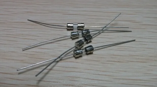 NIUKETAT 20pcs 3.6*10mm T3.15A 250V slow Axial fuse Glass Tube with lead wire 3.6*10 T3.15A 250V slow fuse New and original
NIUKETAT 20pcs 3.6*10mm T3.15A 250V slow Axial fuse Glass Tube with lead wire 3.6*10 T3.15A 250V slow fuse New and original