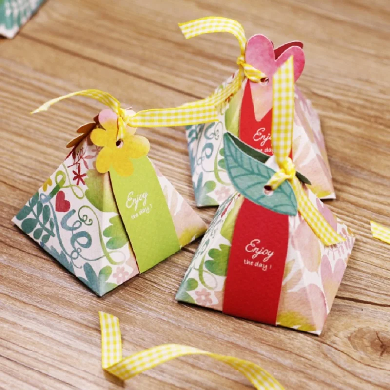 European Double-faced Flower Heart Leavs Triangular Pyramid Floral Candy Box Wedding Favors Party Supplies thanks Gift Box
European Double-faced Flower Heart Leavs Triangular Pyramid Floral Candy Box Wedding Favors Party Supplies thanks Gift Box