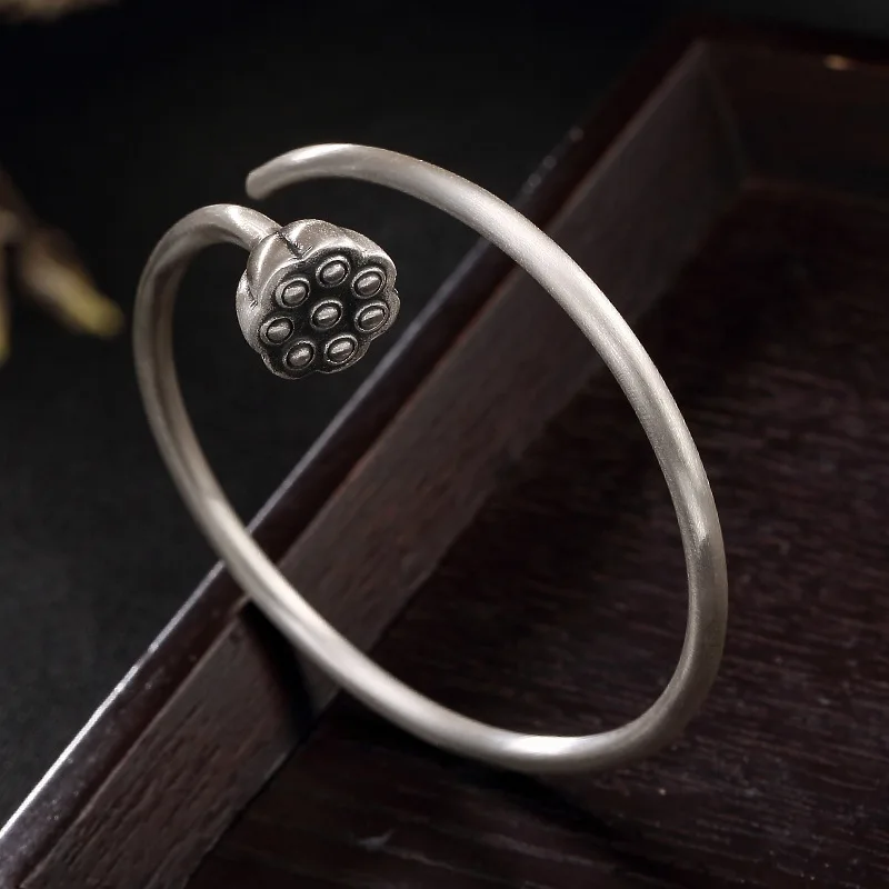 2018 New Rushed Bangle S999, Pure Silver, Antique, Matte, Old Lotus, Personalized Ladies, Open Bracelet, Bracelet Wholesale.
2018 New Rushed Bangle S999, Pure Silver, Antique, Matte, Old Lotus, Personalized Ladies, Open Bracelet, Bracelet Wholesale.