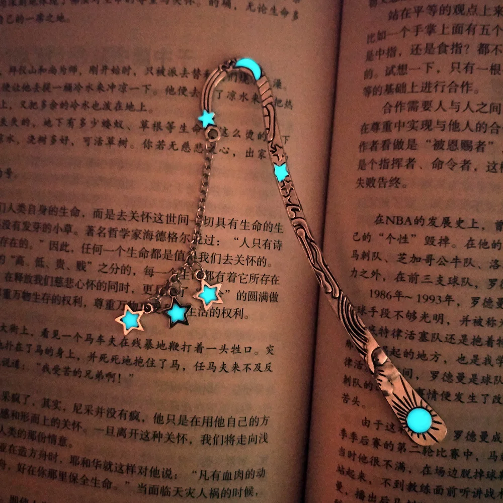 Metal Sun Moon and Star Bookmarks Nightlight bookmark Gift Stationery Film Bookmarks Book Holder Message Card School Supplies
Metal Sun Moon and Star Bookmarks Nightlight bookmark Gift Stationery Film Bookmarks Book Holder Message Card School Supplies