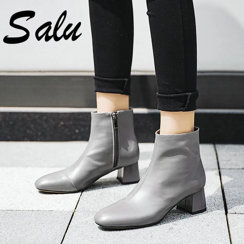 Salu Shoes Women New Genuine Leather High Quality Square Heel Zipper Round Toe Fashion Black Ankle Boots Size 33-43
Salu Shoes Women New Genuine Leather High Quality Square Heel Zipper Round Toe Fashion Black Ankle Boots Size 33-43