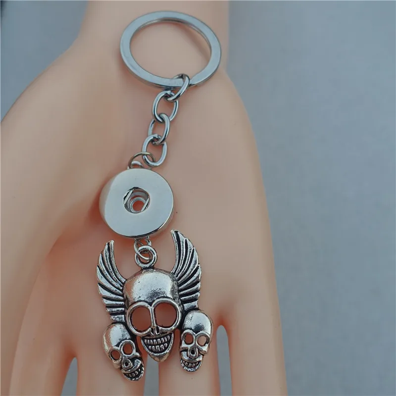 

12 Pieces / Lot Skull 18mm Snap Button Keyrings 3D Skeleton Keychain With Wings Punk Jewelry For Men Boys Gift Wholesale