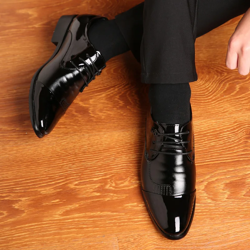 Men Dress Italian Leather Shoes Lace Fashion Men Leather Moccasin Glitter Formal Male Shoes Pointed Toe Shoes For Men562
Men Dress Italian Leather Shoes Lace Fashion Men Leather Moccasin Glitter Formal Male Shoes Pointed Toe Shoes For Men562
