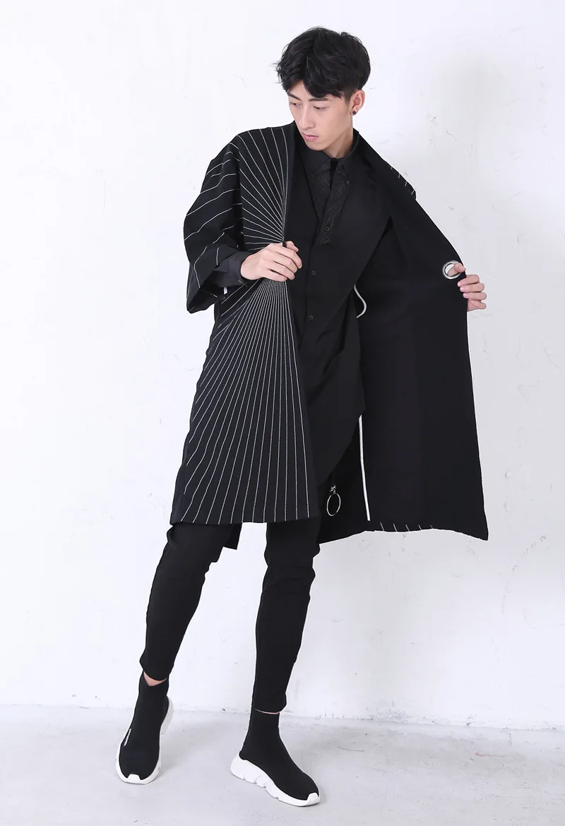 M-XL!!Autumn new personality streaks in the style of the long tench of the long cape young man han version of a loose jacket
M-XL!!Autumn new personality streaks in the style of the long tench of the long cape young man han version of a loose jacket