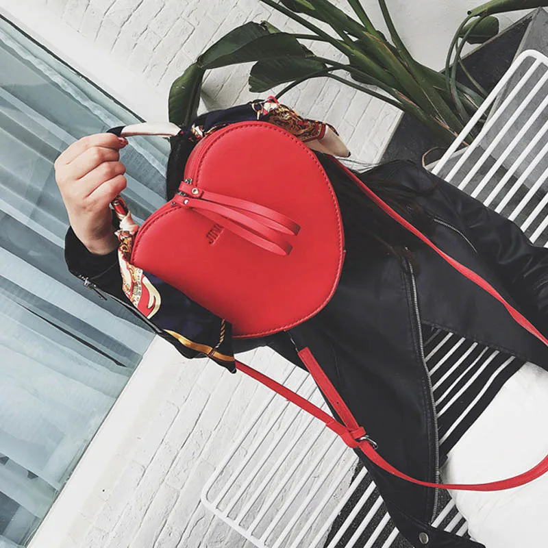 Ruique 2019 Spring New Design Heart Shape Small Shoulder Bag Girls Individual Silk Scarf Handbag Ladies Trendy Messenger Bag
Ruique 2019 Spring New Design Heart Shape Small Shoulder Bag Girls Individual Silk Scarf Handbag Ladies Trendy Messenger Bag