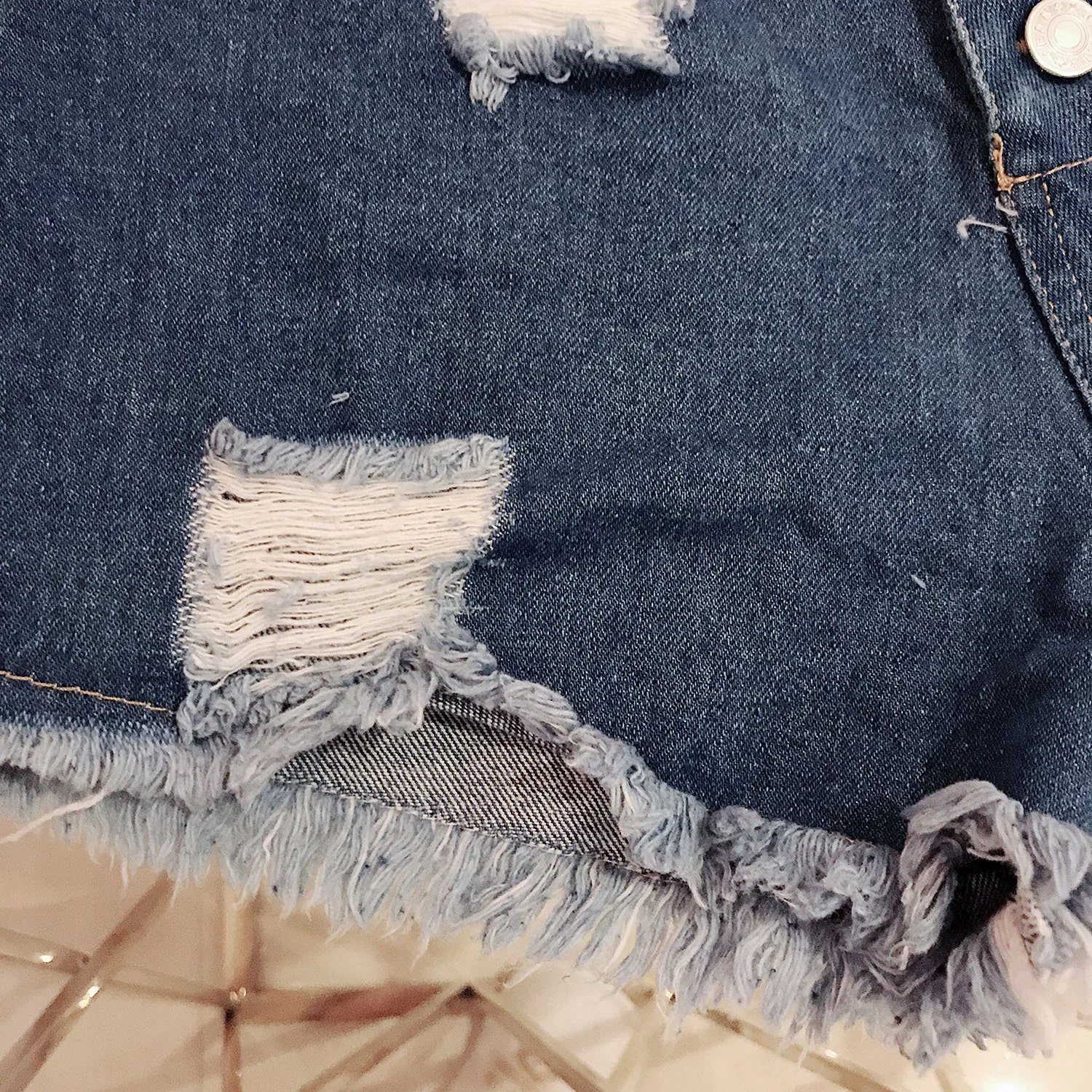 summer new Women Summer Sexy Zipper in Back High Waist Denim Shorts Tassel Ripped Holes Jean Short Mini short taille haute S-XL
summer new Women Summer Sexy Zipper in Back High Waist Denim Shorts Tassel Ripped Holes Jean Short Mini short taille haute S-XL