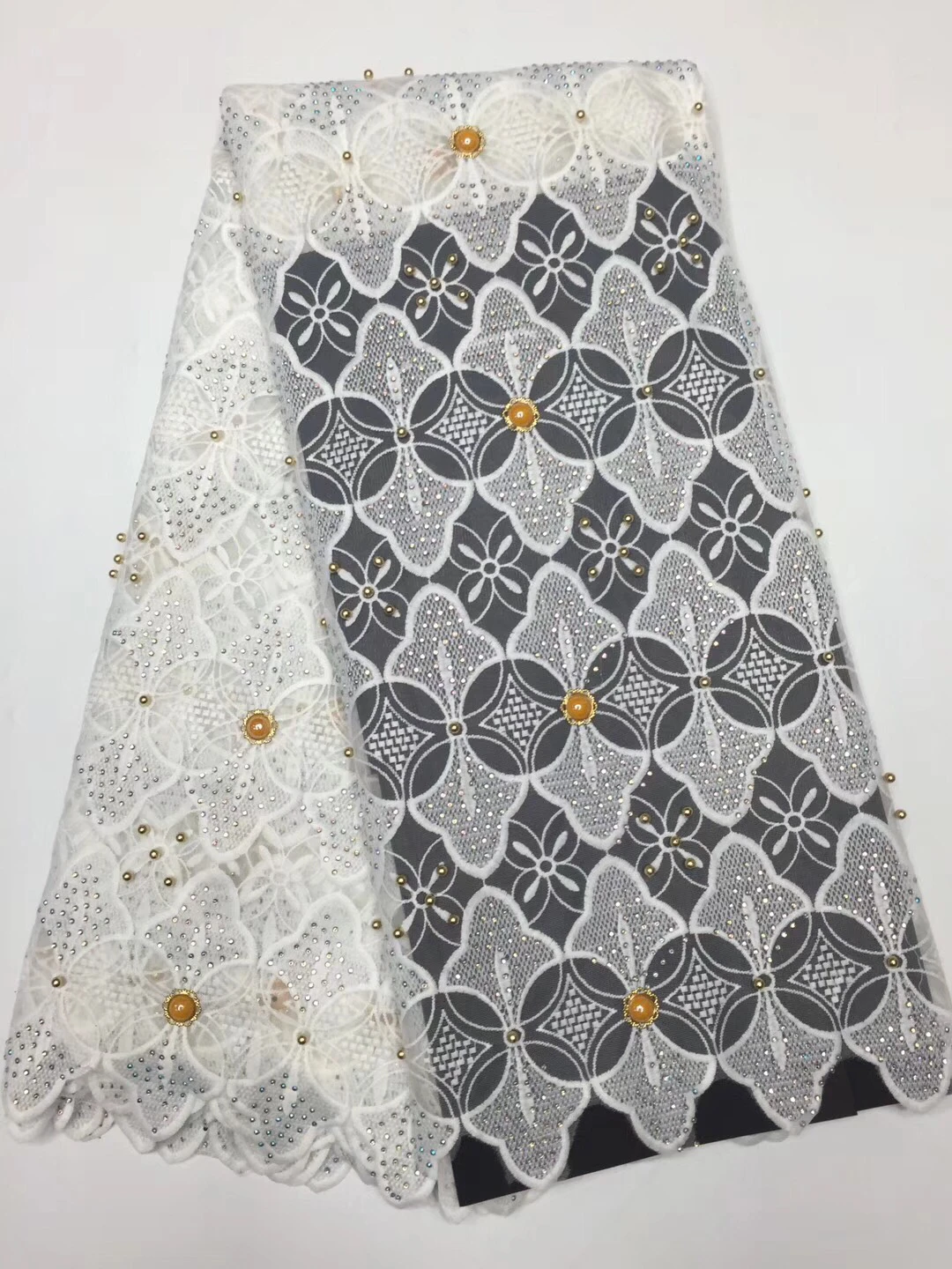 African Lace Fabric 2018 Embroidered Nigerian Lace Fabric Bride High Quality French Tulle Lace Fabric Women D2391
African Lace Fabric 2018 Embroidered Nigerian Lace Fabric Bride High Quality French Tulle Lace Fabric Women D2391