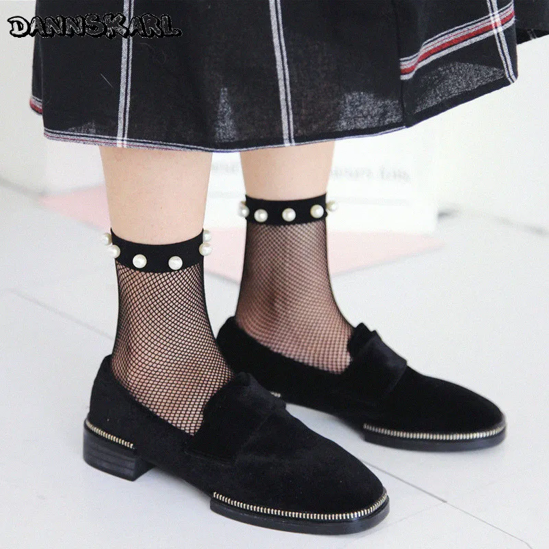 New Korean Style Woman Mesh Socks Nylon Fishnet Women Socks Fashion Pearl Socks For Girl Calcetines Mujer Sexy Hosiery
New Korean Style Woman Mesh Socks Nylon Fishnet Women Socks Fashion Pearl Socks For Girl Calcetines Mujer Sexy Hosiery