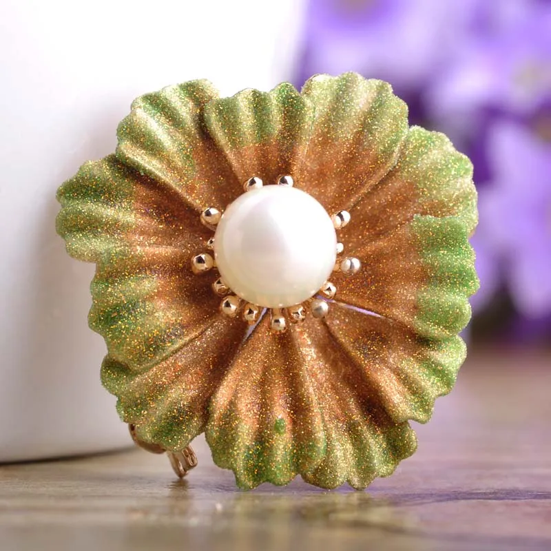 Imitation Pearl Lotus leaf Brooch Gold color Flower Broches For Women Hijab Pins Dress Sweater Fashion Jewelry Christmas Gifts
Imitation Pearl Lotus leaf Brooch Gold color Flower Broches For Women Hijab Pins Dress Sweater Fashion Jewelry Christmas Gifts