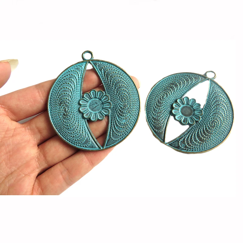 3PCS Verdigris Patina Hollow Round Boho Flower Charms Pendants for Necklace DIY Jewelry Making Findings
3PCS Verdigris Patina Hollow Round Boho Flower Charms Pendants for Necklace DIY Jewelry Making Findings