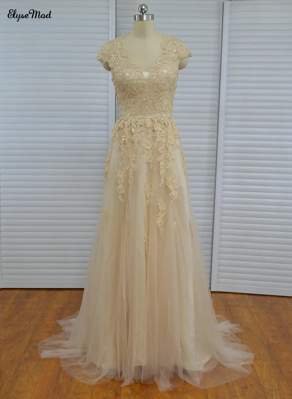 New Lace Bridal Gown White Ivory Short Sleeves Wedding Dress Custom Champagne Wedding Gown Bridal Dresses
New Lace Bridal Gown White Ivory Short Sleeves Wedding Dress Custom Champagne Wedding Gown Bridal Dresses