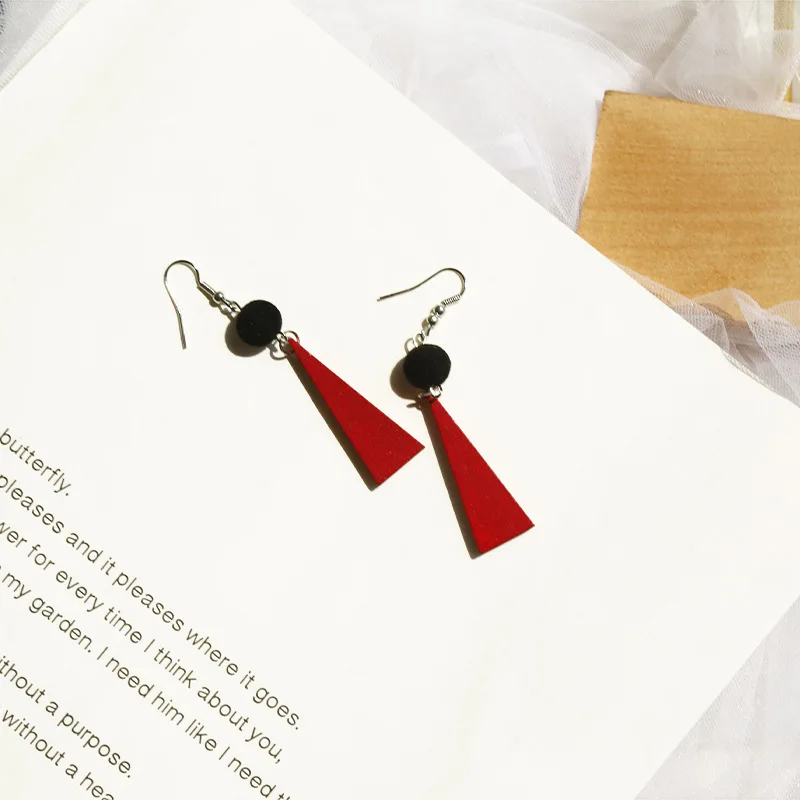 New Fashion Triangle Wood Drop Earrings Plush Ball Winter Earrings Geometric Korean Jewelry oorbellen
New Fashion Triangle Wood Drop Earrings Plush Ball Winter Earrings Geometric Korean Jewelry oorbellen