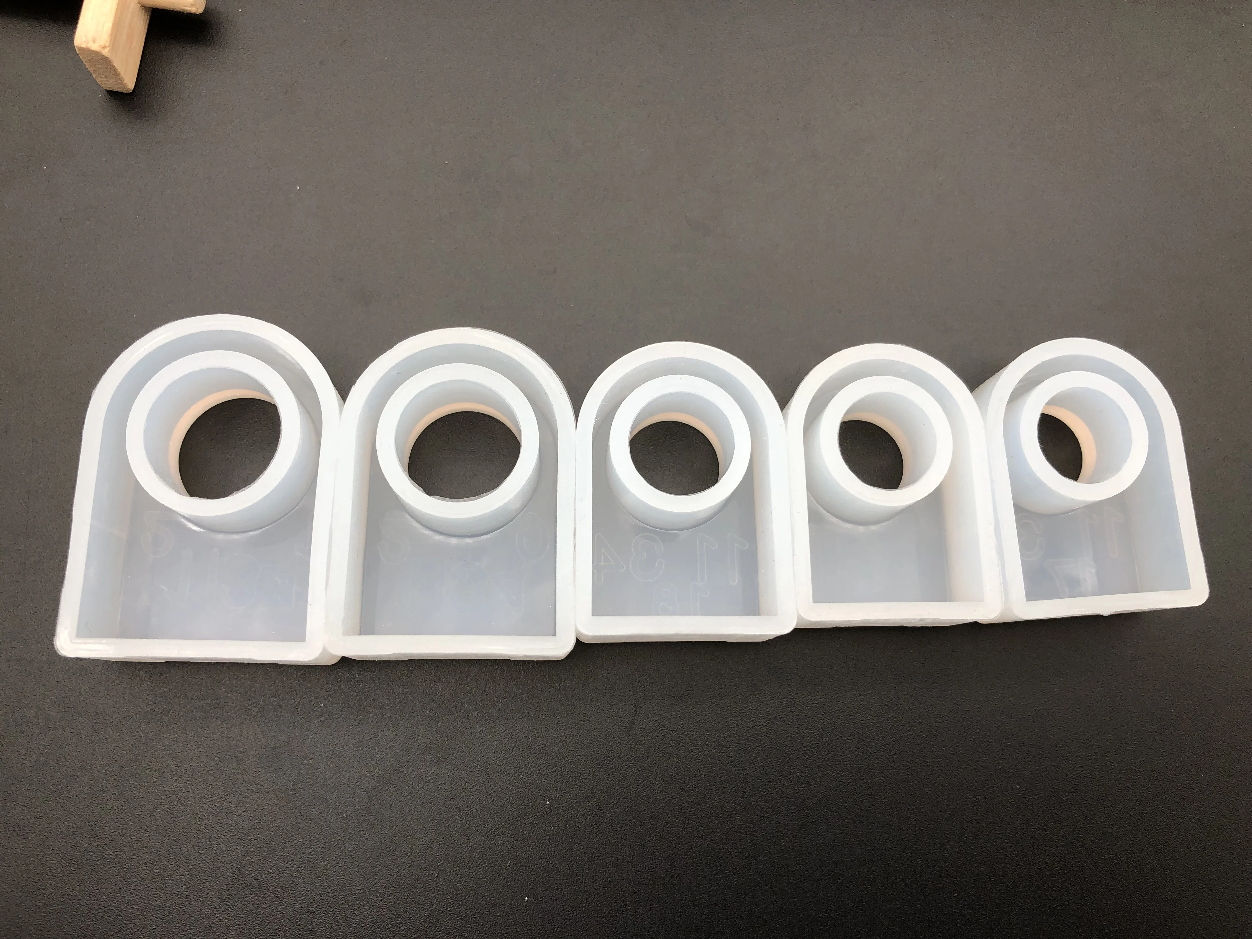 1pcs Transparent Jewelry Ring Mold Silicone Resin Mould Handmade Ring For DIY Ring Accessories Jewelry Making
1pcs Transparent Jewelry Ring Mold Silicone Resin Mould Handmade Ring For DIY Ring Accessories Jewelry Making