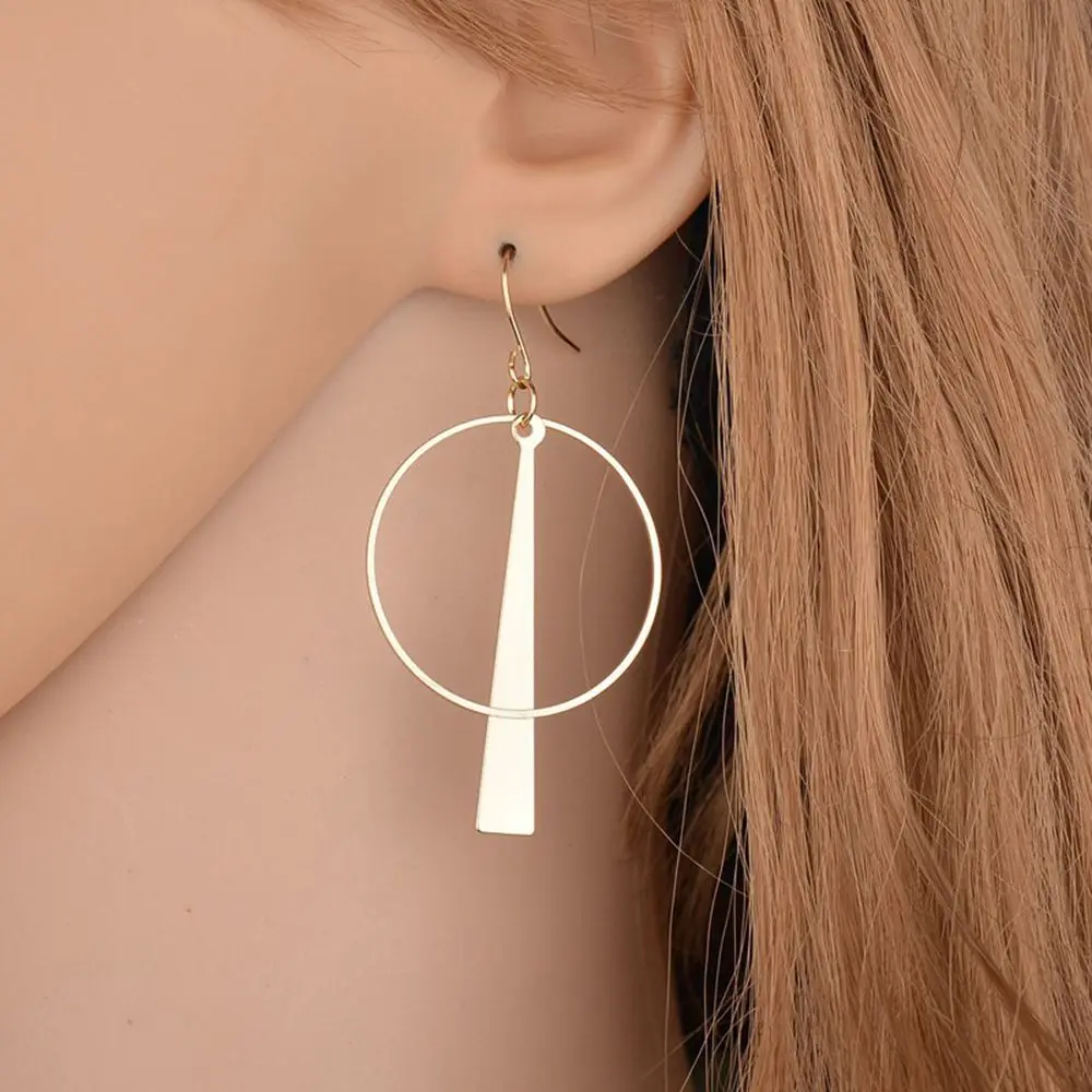 2020 new exaggerated geometric circle earrings Long women's metal earrings alloy jewelry accessories Party gift For women
2020 new exaggerated geometric circle earrings Long women's metal earrings alloy jewelry accessories Party gift For women
