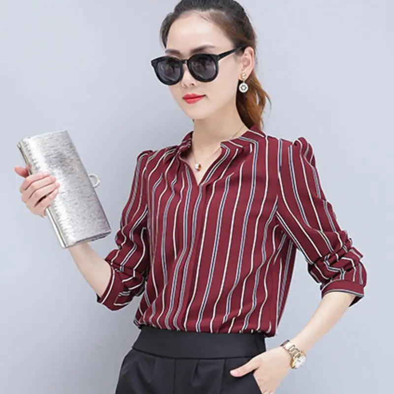 2020 Women Blouses Spring Summer Fashion Elegant Slim Shirt Tops Chiffon Long Sleeve V-Neck Shirts Women Femininas Blusas LY339
2020 Women Blouses Spring Summer Fashion Elegant Slim Shirt Tops Chiffon Long Sleeve V-Neck Shirts Women Femininas Blusas LY339
