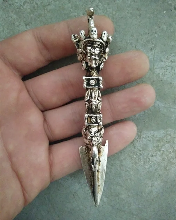 Nepal Buddhist Tibetan silver Horse head Ming wang vajra weapons of sacrifice metal crafts home decoration
Nepal Buddhist Tibetan silver Horse head Ming wang vajra weapons of sacrifice metal crafts home decoration