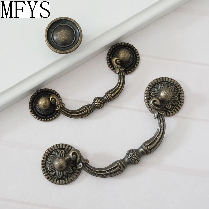 MFYS 3" 3.75" Vintage Drop Bail Dresser Drawer Pulls Handles Antique Bronze Zinc Alloy Cabinet Hardware Cupboard Door Knobs Pull
MFYS 3" 3.75" Vintage Drop Bail Dresser Drawer Pulls Handles Antique Bronze Zinc Alloy Cabinet Hardware Cupboard Door Knobs Pull