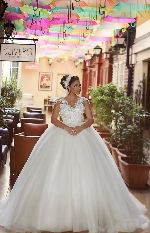 Vestidos de novia Romantic Long Wedding Dress 2021 V-neck Cap Sleeve sweep Train Ball Gown Beading Flowers Tulle Bride Dresses
Vestidos de novia Romantic Long Wedding Dress 2021 V-neck Cap Sleeve sweep Train Ball Gown Beading Flowers Tulle Bride Dresses