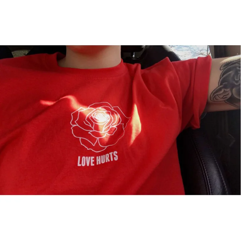 Love Hurts розовая футболка женская Tumblr модная Милая Повседневная гранж наряды 2018