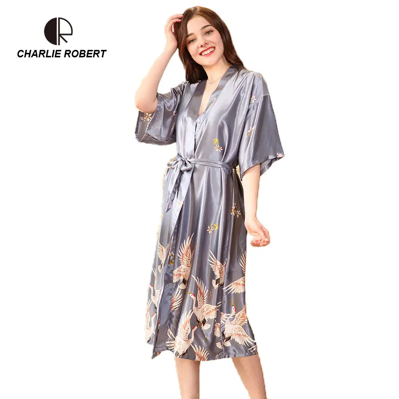CR New 2018 Silk Robe Bathrobe Ladies Satin Robe Print Nightgown Sexy Nightgown AP552
CR New 2018 Silk Robe Bathrobe Ladies Satin Robe Print Nightgown Sexy Nightgown AP552