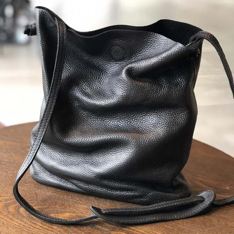 Casual Crossbody Shoulder Bag For Women Vintage Big Capacity Soft Genuine Leather Bag Simple Design Women Bags Luxury Bucket Bag
Casual Crossbody Shoulder Bag For Women Vintage Big Capacity Soft Genuine Leather Bag Simple Design Women Bags Luxury Bucket Bag