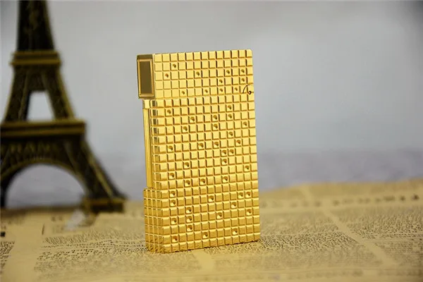 S.T Memorial D upont lighter Bright Sound! New With the Box and Adapter Serial number TH8
S.T Memorial D upont lighter Bright Sound! New With the Box and Adapter Serial number TH8