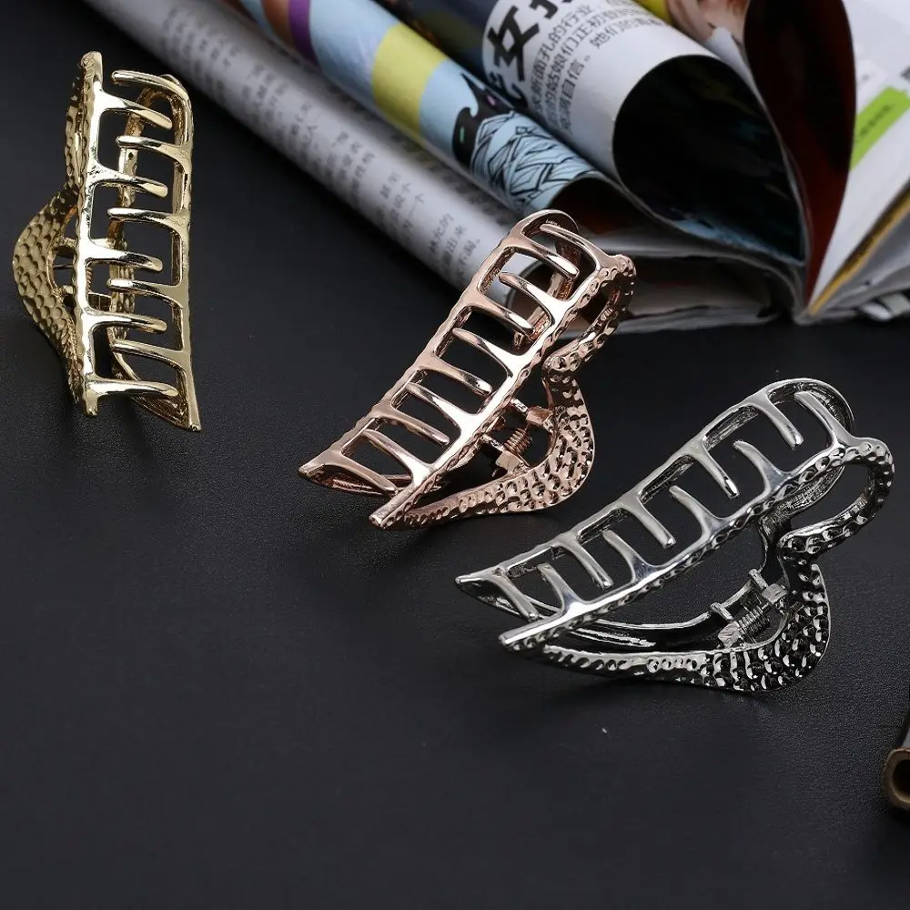 Hollow Metal Heart Shape Hair Claw Clip Women Modern Stylish Hair Claw Hair Clips Bun Maker Make Washing Hair Styling Tool
Hollow Metal Heart Shape Hair Claw Clip Women Modern Stylish Hair Claw Hair Clips Bun Maker Make Washing Hair Styling Tool