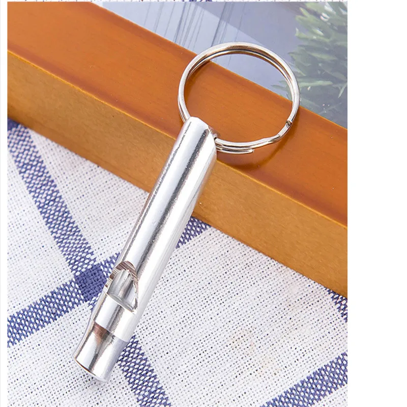 1Pcs Whistle Keychain Outdoor Survival Whistle Mini High Decibel Outdoor Emergency Whistle Keychains
