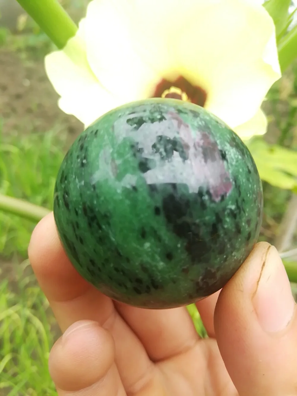 40mm Asian rare natural quartz red green gem crystal healing ball ball home decor gift dropped
40mm Asian rare natural quartz red green gem crystal healing ball ball home decor gift dropped