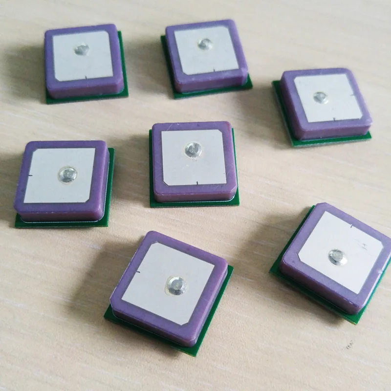 Small RFID ceramic antenna Ultra high frequency reader external antenna Small antenna circular polarization SMA
Small RFID ceramic antenna Ultra high frequency reader external antenna Small antenna circular polarization SMA