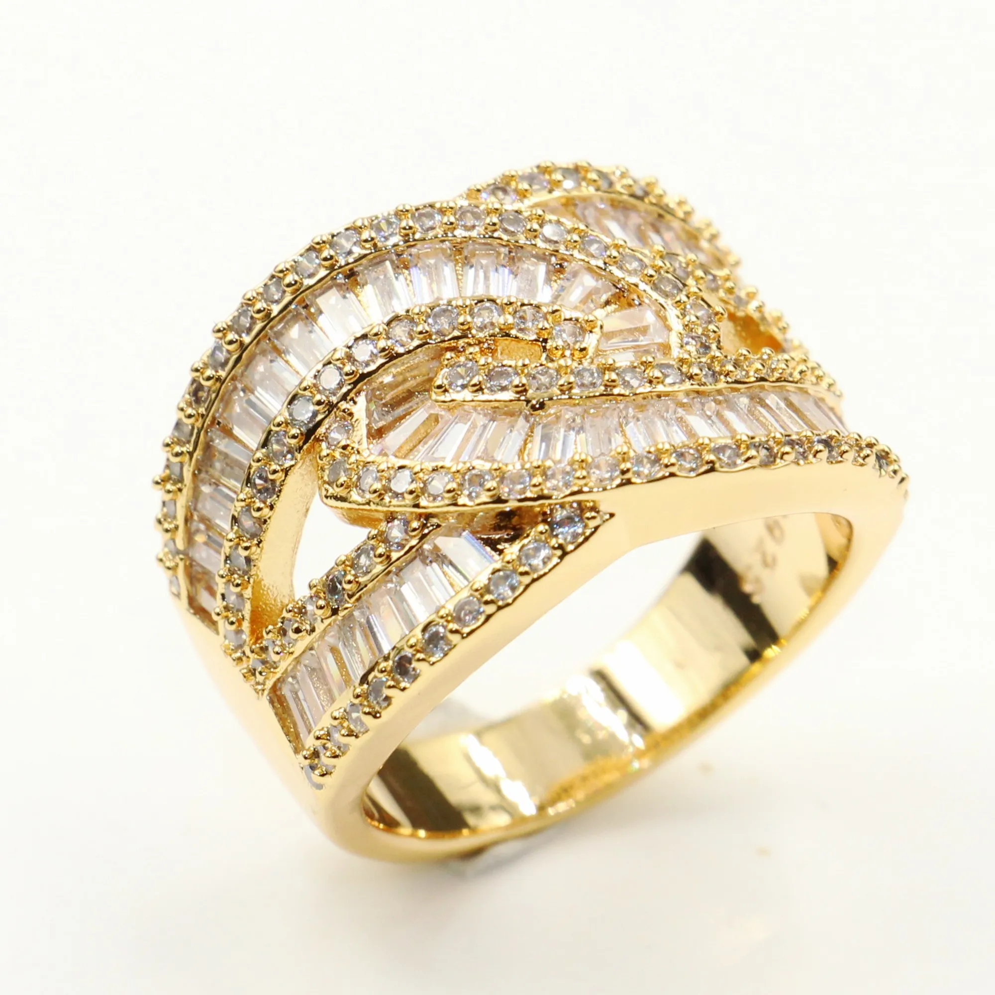 Rulalei 2019 New Arrival Vintage Jewelry 925 Sterling Silver&Gold Fill Princess Cut White Clear 5A Cubic Zirconia Wedding Ring
Rulalei 2019 New Arrival Vintage Jewelry 925 Sterling Silver&Gold Fill Princess Cut White Clear 5A Cubic Zirconia Wedding Ring