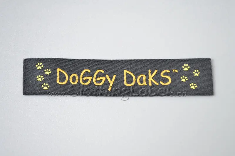 Clothing woven label, customized logo, straight cut, lower MOQ, high quality clothing label
Clothing woven label, customized logo, straight cut, lower MOQ, high quality clothing label