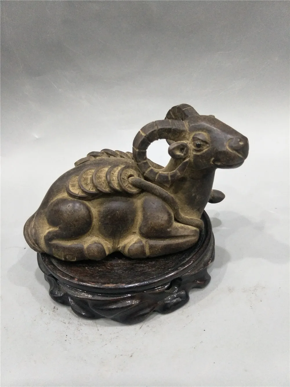 Коллекция QingDynasty YI XING фиолетовая Песочная фарфоровая жаба овечка отправляет на деньги статуэтки, ремесла ручной резьбы, бесплатная доставк...
Коллекция QingDynasty YI XING фиолетовая Песочная фарфоровая жаба овечка отправляет на деньги статуэтки, ремесла ручной резьбы, бесплатная доставк...