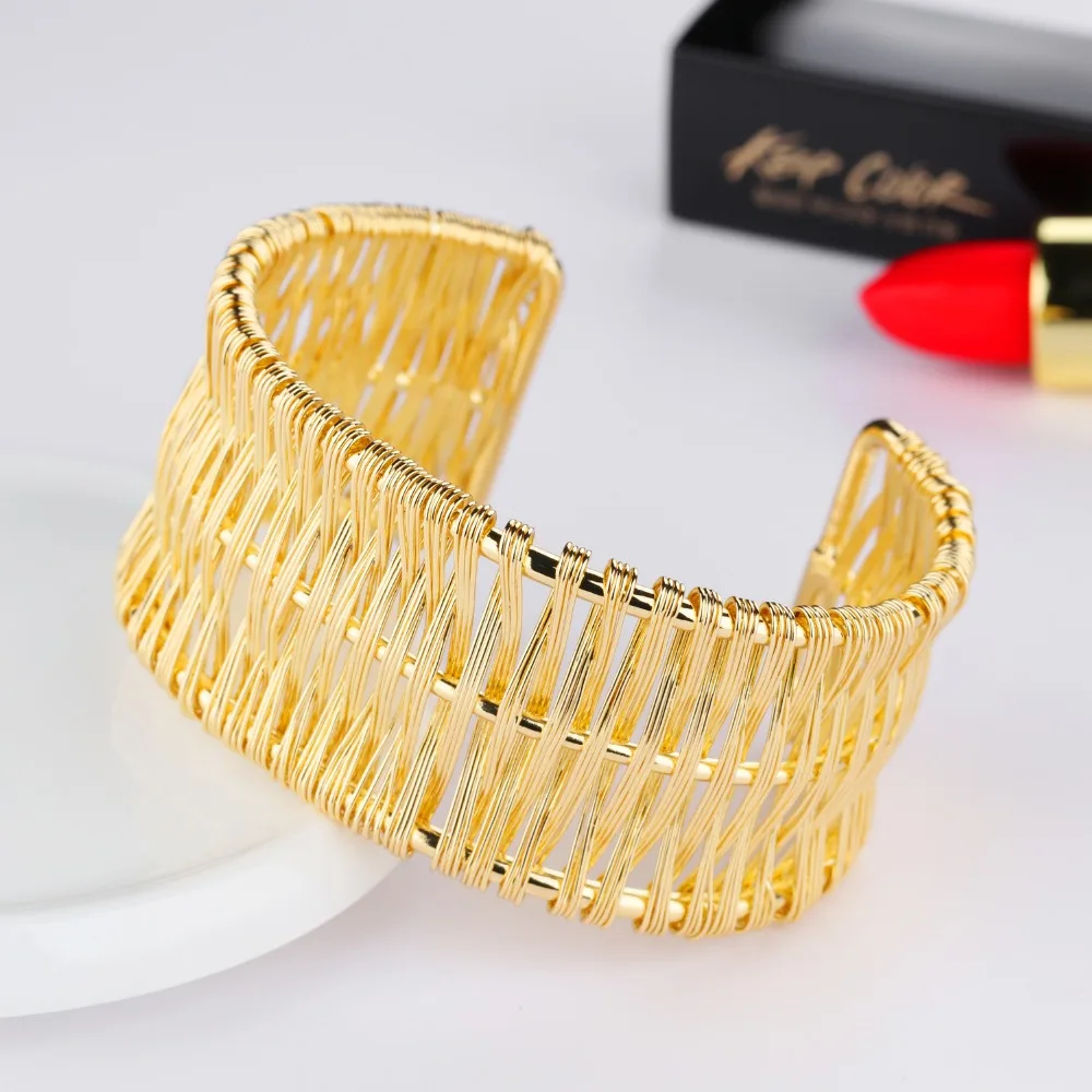 Real Shooting New Hot Sale Top Quality Fashion Simple Classic Style Hollow wide Bangles For Women Lady Gifts Wholesale
Real Shooting New Hot Sale Top Quality Fashion Simple Classic Style Hollow wide Bangles For Women Lady Gifts Wholesale