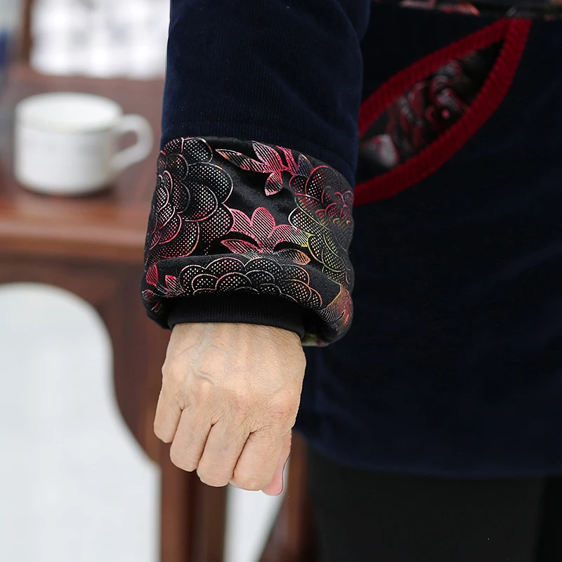 Old winter dress, cotton padded dress 2020 plus velvet thickened mother dress down, cotton jacket, grandma's coat.
Old winter dress, cotton padded dress 2020 plus velvet thickened mother dress down, cotton jacket, grandma's coat.