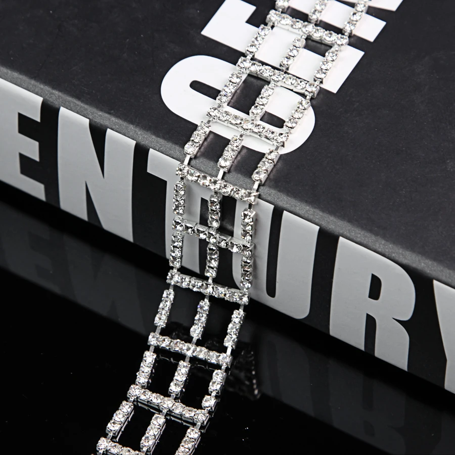 10Yards Clear Crystal Rhinestone Trimming In Silver Metal Chain Trim For Garment Accessories
10Yards Clear Crystal Rhinestone Trimming In Silver Metal Chain Trim For Garment Accessories