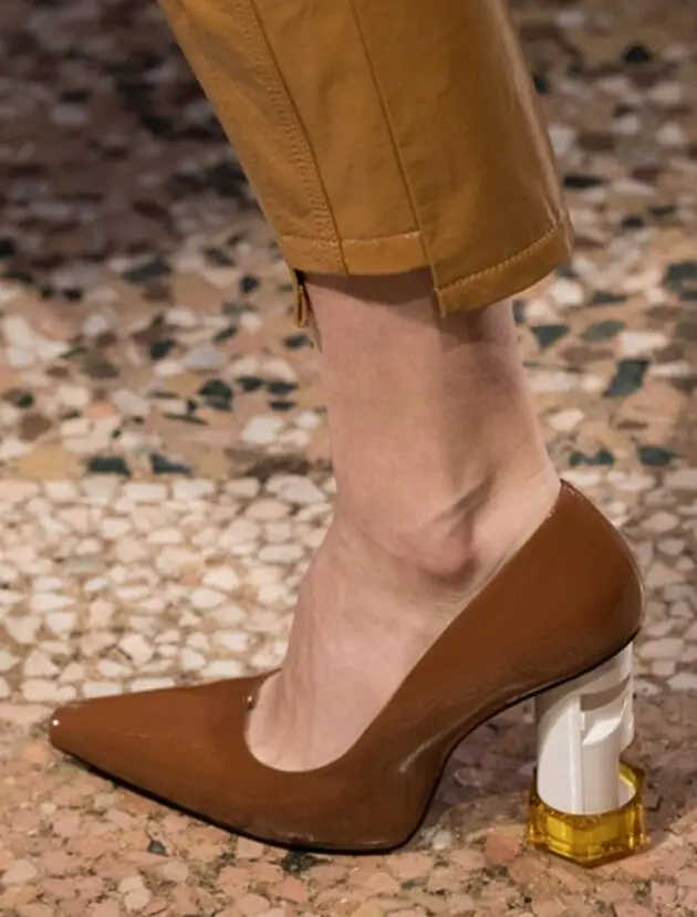 Runway Fashion Ladies Strange Heels Pumps Women Pointed Toe Patent Leather Sexy Party Assembled Carve out High Heels Shoes
Runway Fashion Ladies Strange Heels Pumps Women Pointed Toe Patent Leather Sexy Party Assembled Carve out High Heels Shoes