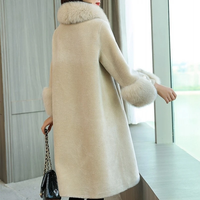 New Fashion Women Loose Sheep Real Fur Coat 2021 Luxury Natural Fox Fur Collar Long Warm Winter Wool Coat Women Shearling Jacket
New Fashion Women Loose Sheep Real Fur Coat 2021 Luxury Natural Fox Fur Collar Long Warm Winter Wool Coat Women Shearling Jacket