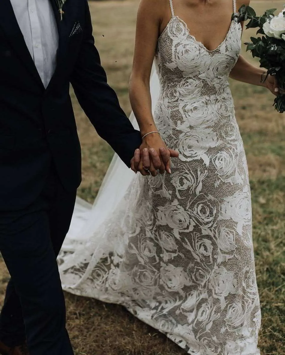 Charming Lace Boho Beach Wedding Dress New Sexy Backless Spaghetti Straps Vestido de Noiva Vintage Bohemia Wedding G
Charming Lace Boho Beach Wedding Dress New Sexy Backless Spaghetti Straps Vestido de Noiva Vintage Bohemia Wedding G